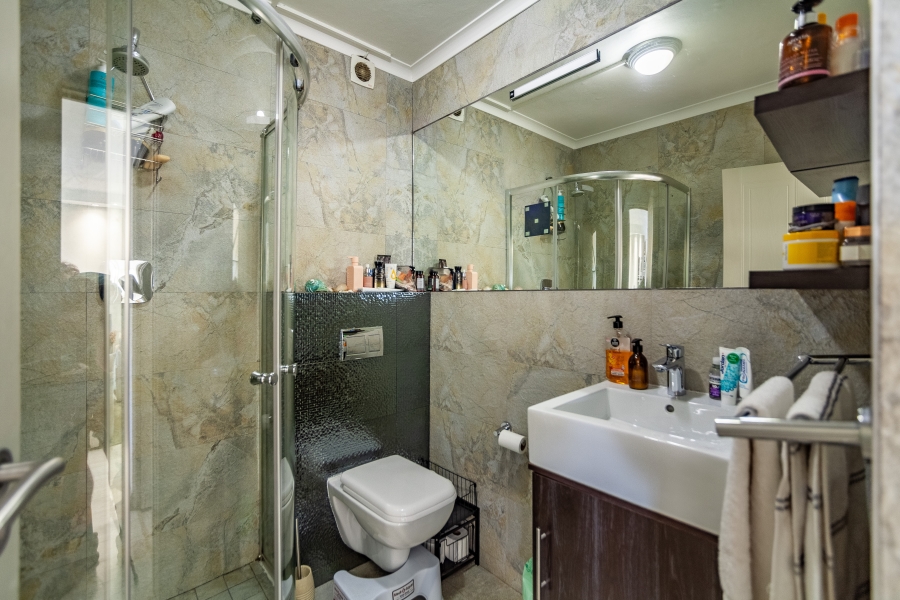 2 Bedroom Property for Sale in Sea Point Western Cape